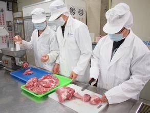 肉制品加工工（运用专用设备和工艺进行肉制品生产加工的人员）