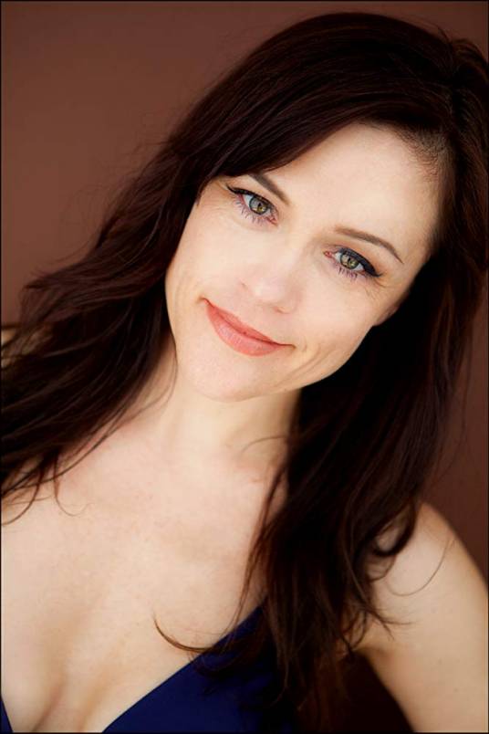 克里斯汀·爱丽斯（美国女演员、编剧、制片人、导演、歌手）