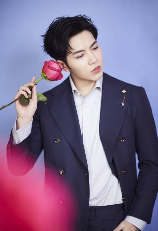 秦奋（中国内地流行乐男歌手、影视演员、男子演唱组合Awaken-F成员）