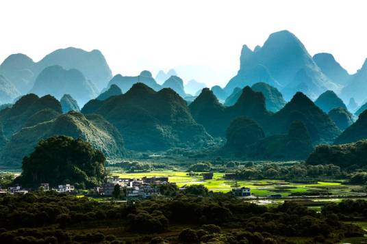 奇峰罗列