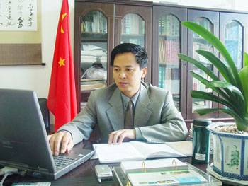 李国龙（江油外国语学校校长）