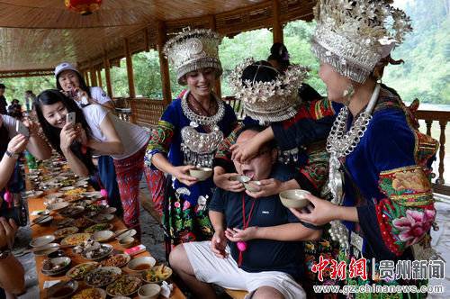 敬酒歌（阿鲁阿卓演唱歌曲）