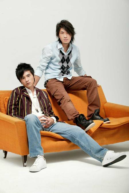 元卫觉醒（中国台湾男子组合）