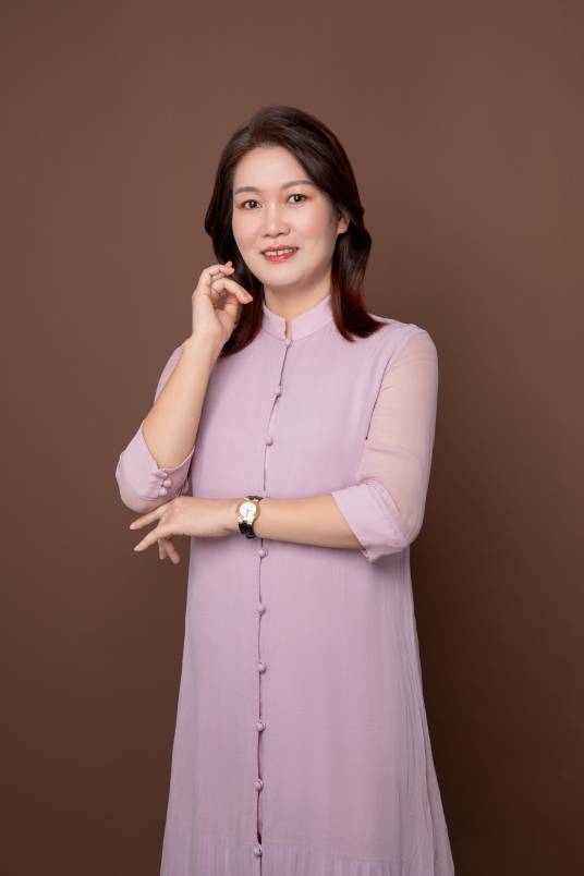 余秀华（高级工艺美术师）