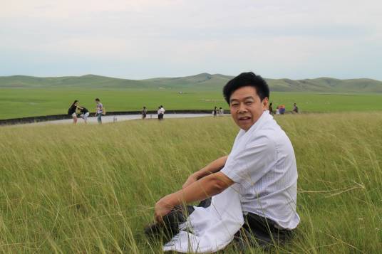 初旭（四川省作家协会会员）