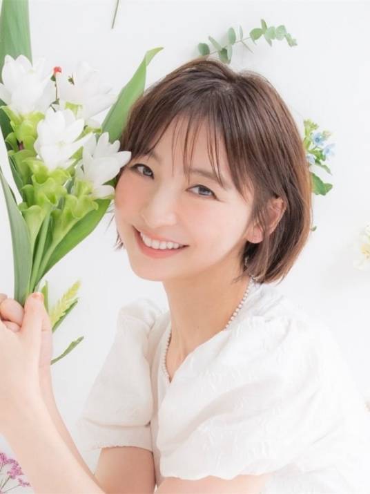 筱田麻里子（1986年3月11日出生于福冈县前原市的女日本演员）