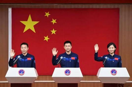 神舟十四号飞行乘组
