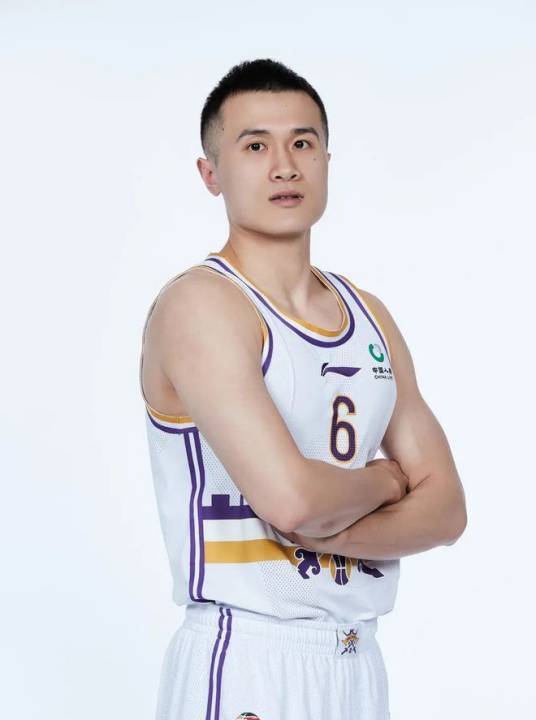 张帆（1996年1月出生的中国职业篮球运动员）