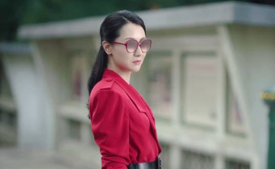 廖一梅（年代剧《奔腾年代》中的女配角）