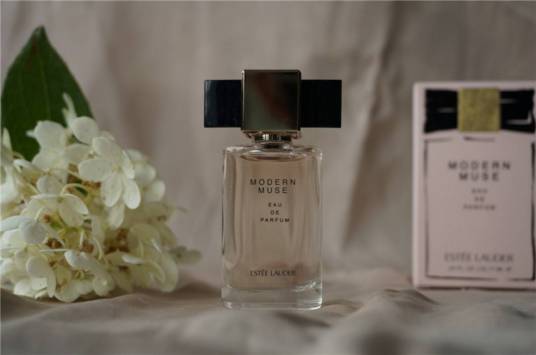 雅诗兰黛欢沁馥郁淡香氛