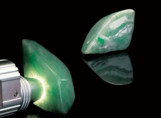 鉴别翡翠（翡翠鉴别方法）