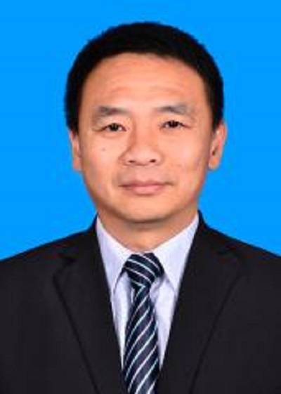 龙新民（湘潭大学商学院副教授）