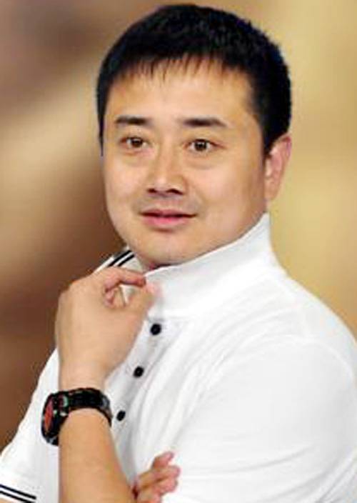 闫光明（中国内地男演员、辽宁大学艺术学院副教授、赵本山的第12号弟子）