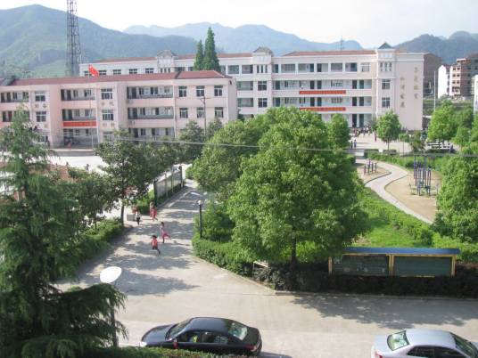 高湖镇（江西省宜春市靖安县辖镇）