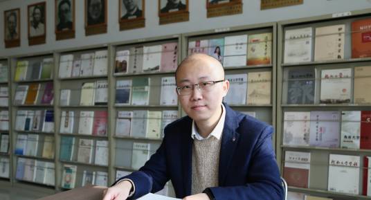 尹林（山东大学文学院教授）