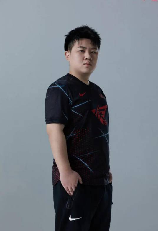 邓杰（《英雄联盟》职业选手）