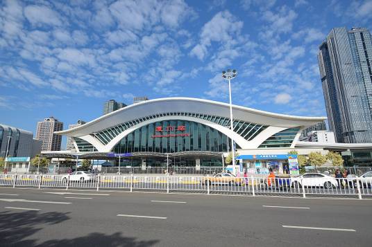 厦门站（中国福建省厦门市思明区境内铁路车站）