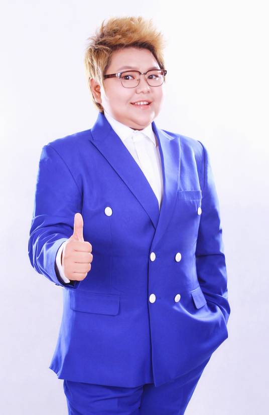 孙丹（模仿韩红而出名的歌手）