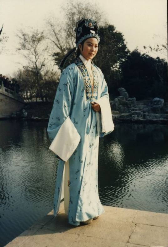 人去楼空空寂寂