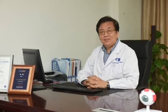 孙同（深圳华厦眼科医院主任医师）