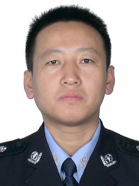 何钢（新疆温泉县人民政府党组成员、副县长）