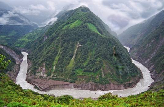 雅鲁藏布江大拐弯地区