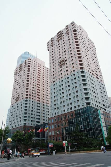 太阳广场（位于上海长宁区仙霞路的商圈）