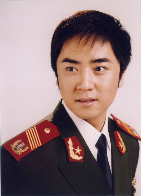 刘阳（中国人民解放军军乐团青年男歌手）