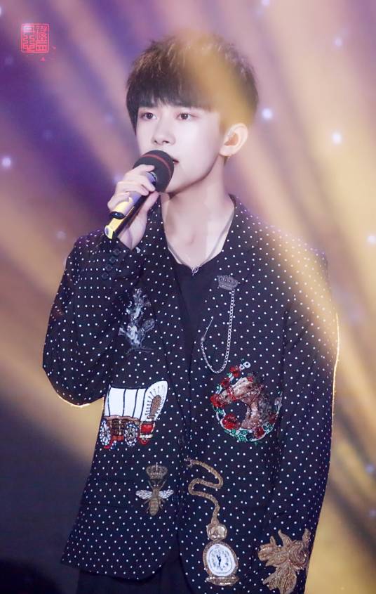 我总是一个人在练习一个人（易烊千玺演唱歌曲）