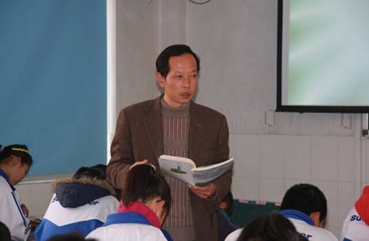 郑建忠（张家港港口学校校长）