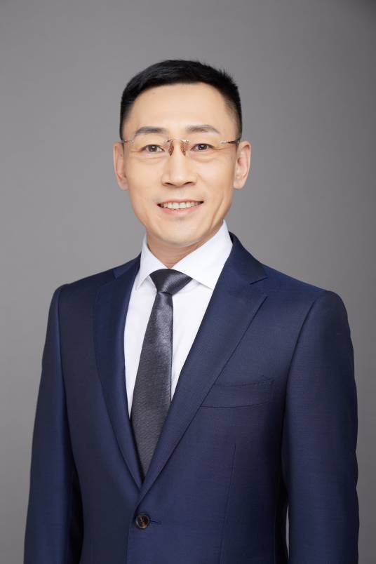 肖雪（浪潮云党委书记、董事长，浪潮云洲工业互联网有限公司董事长，山东省平台经济协会会长）