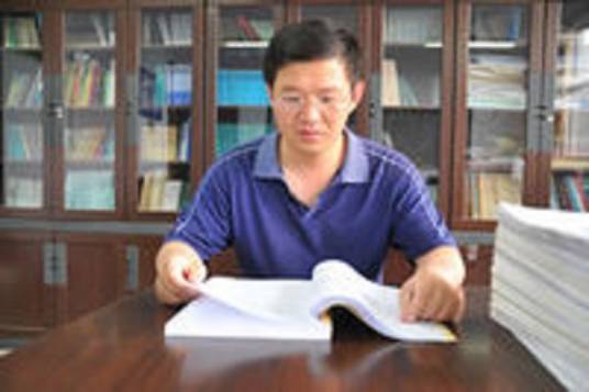 曹俊杰（河南师范大学物理与信息工程学院教授）