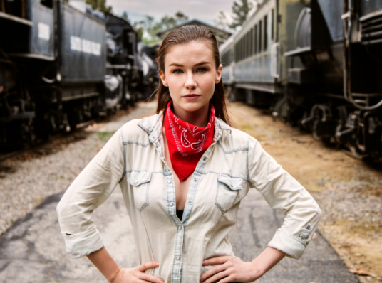 艾米丽·布露蒙