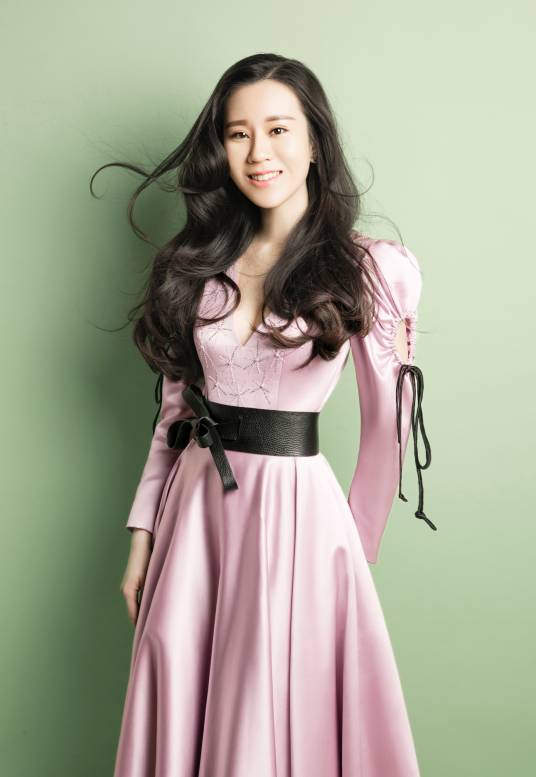 王山（中国内地青年女高音歌唱演员，上海音乐学院民族声乐博士）