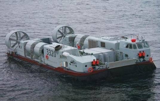 726A型气垫登陆艇