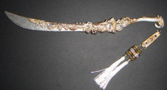 赤血刀（黄忠的兵器）