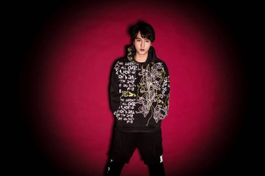 吾尊(中国男歌手)