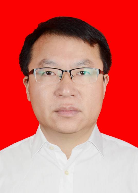 邓卓（湖南省长沙市雨花区公共工程建设中心党组成员、副主任）