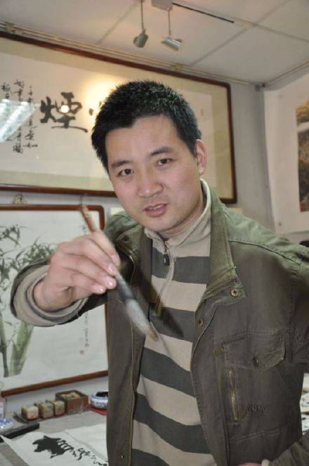 何红（北京大手笔书画院院长）