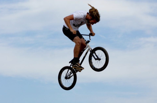 海豚跳（自行车特技）