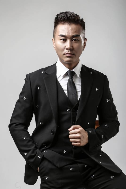 英豪（中国男歌手）