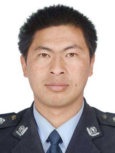 陈子良（保山市龙陵县公安局党委委员、副局长）