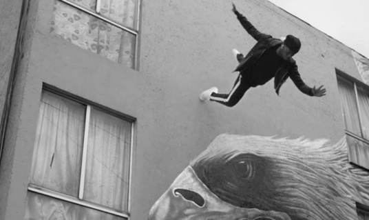 DOWN（苹果广告歌曲）