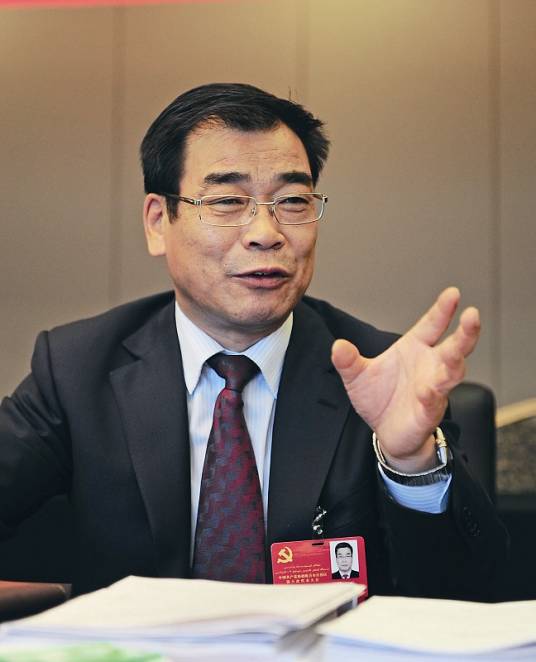 黄三平（新疆维吾尔自治区政府原党组成员）