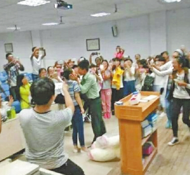 教官向受训女生表白