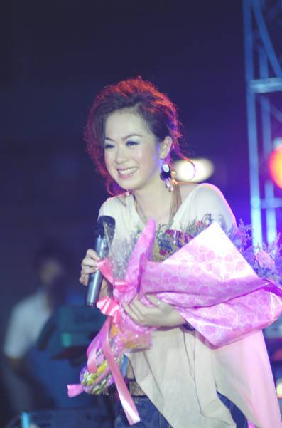 罗瑜（中国内地女歌手）