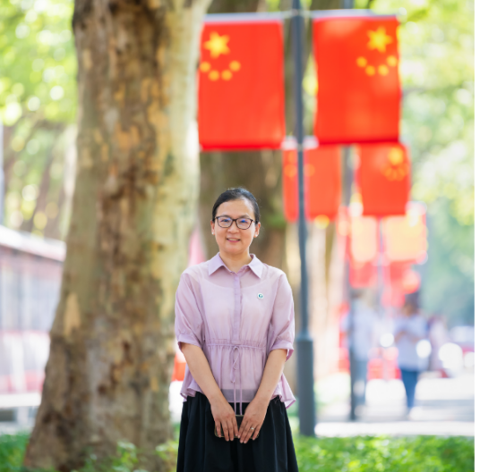 马丹（第十四届全国人大代表，武汉市旅游学校教师）