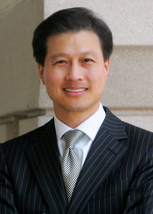 吴建民(华裔银行家,华美银行董事长、总裁兼CEO)