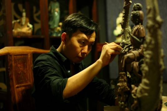 冯志伟（广东省陶瓷艺术大师）