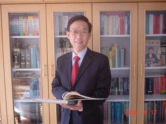 陈春龙（北京市高级人民法院原副院长）